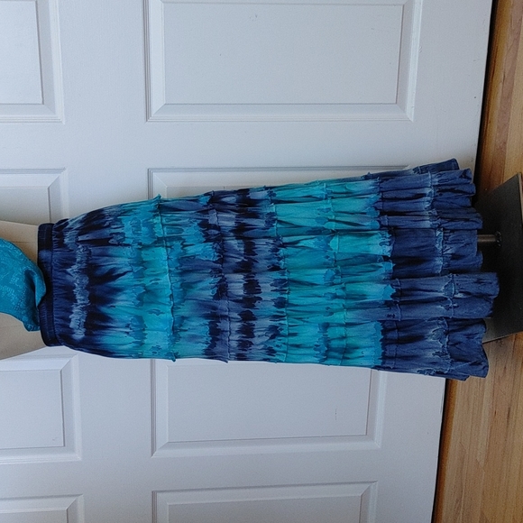 💙 Creative Looks Skirt/ Free Scarf! - Picture 1 of 12